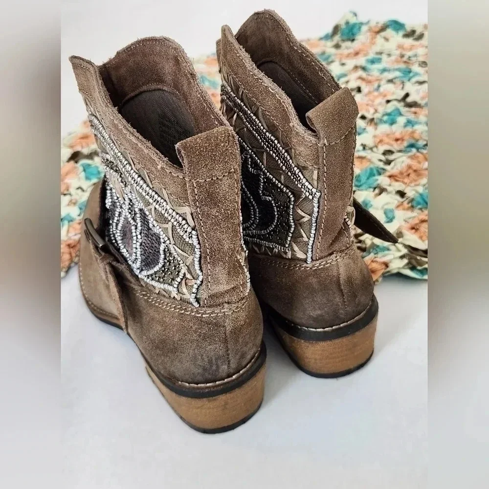 || NAUGHTY MONKEY || taupe, suede booties - Picture 4 of 7